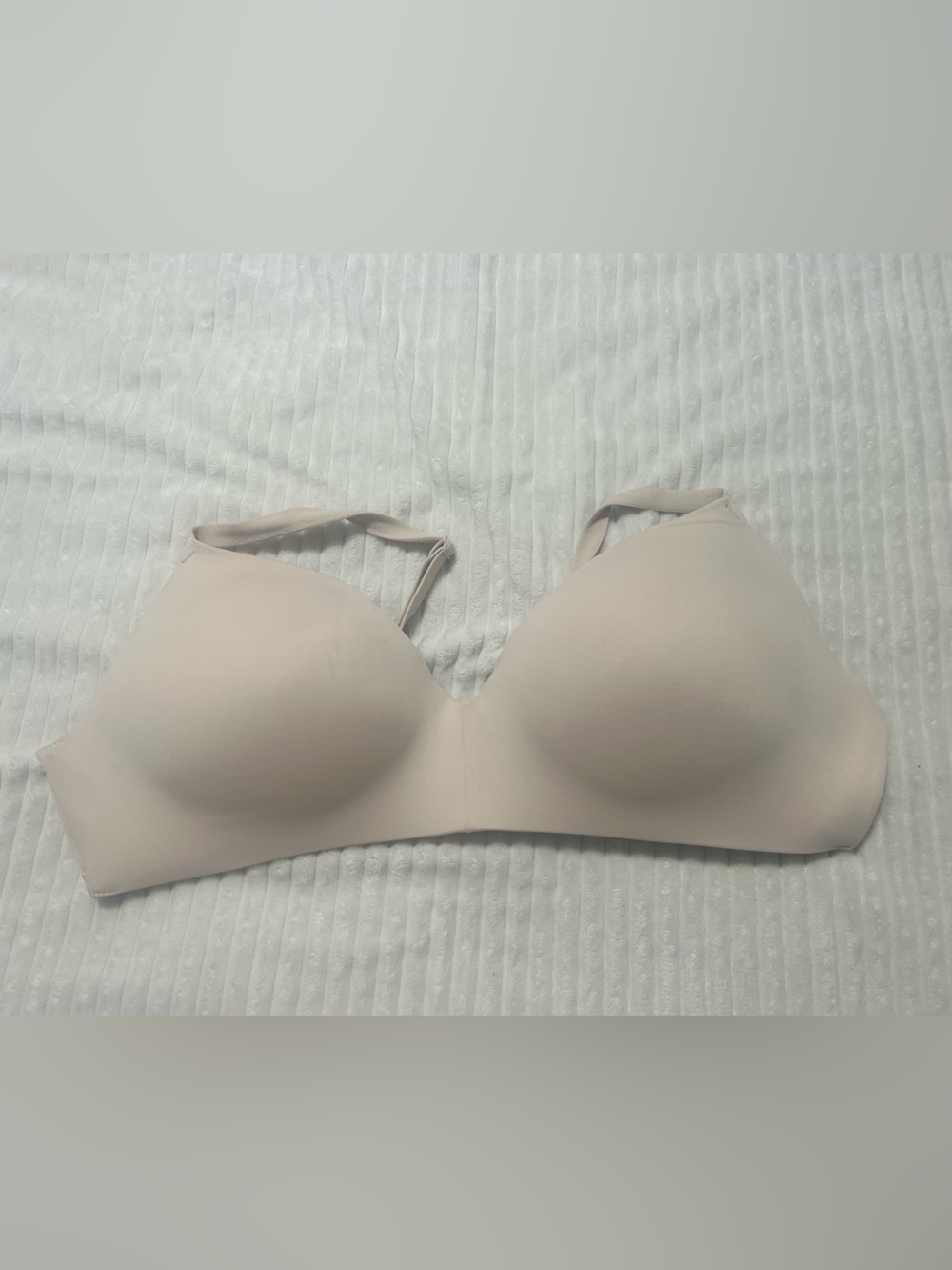 PINK Victoria's Secret Wireless Push-Up Light Beige T-Shirt Bra